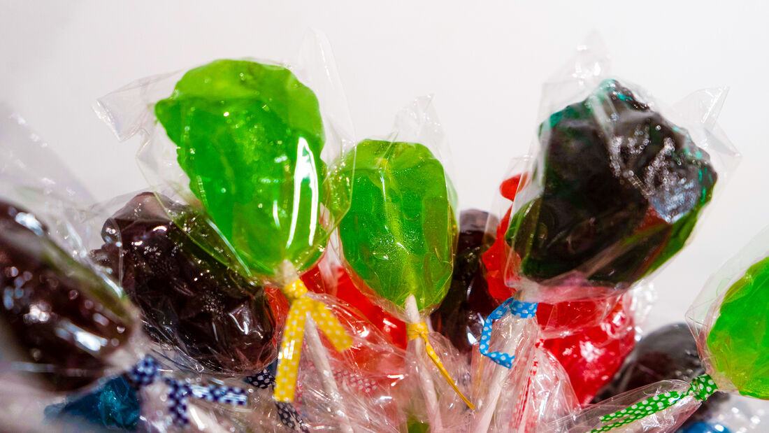 Self-Portrait LEOllipop, head-shaped lollipops